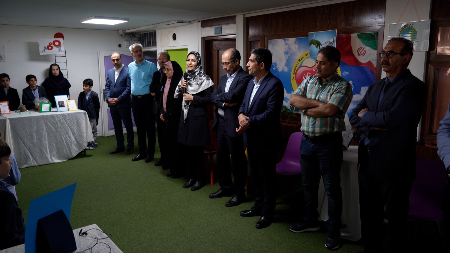 نمایشگاه دستاوردهای علمی دبستان مهر دکتر شاکری