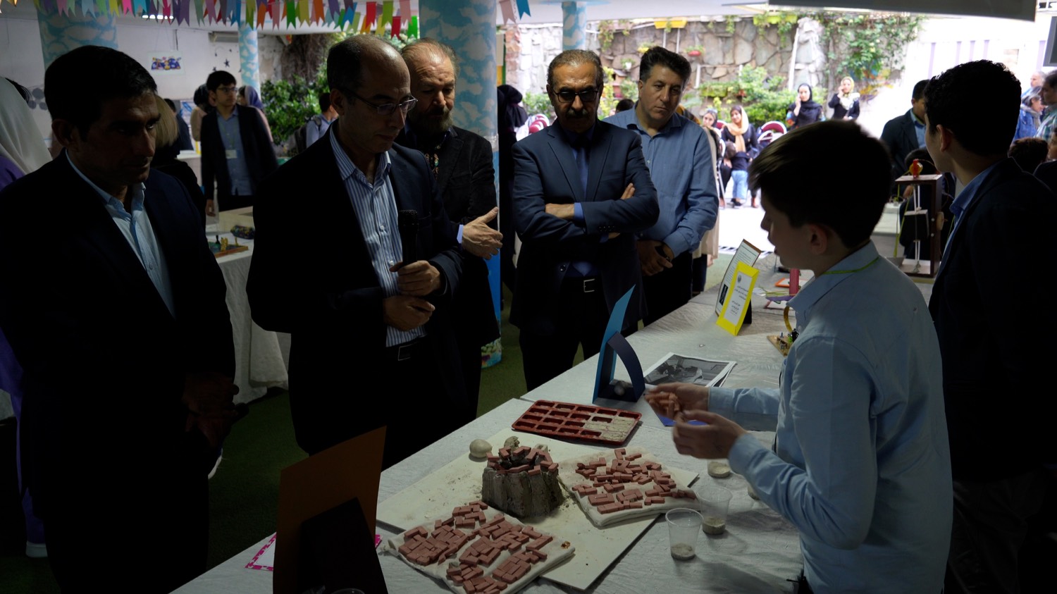 نمایشگاه دستاوردهای علمی تیزهوشان