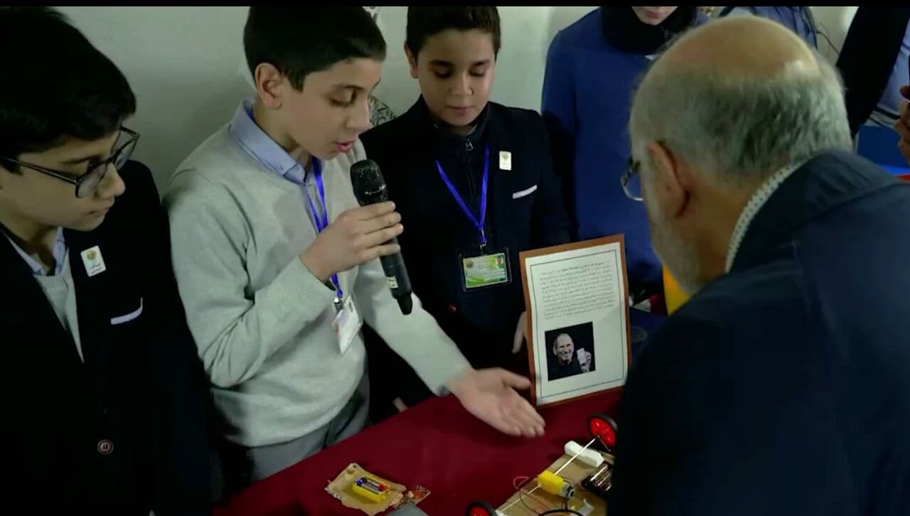 نمایشگاه دستاوردهای علمی تیزهوشان